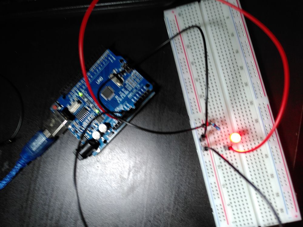 Programar un LED con Arduino UNO
